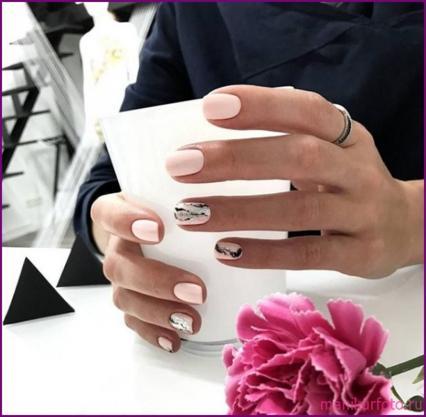 Маникюр с фольгой 2019, фото — свежая подборка